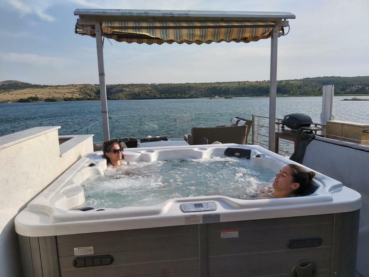 Luxury Apartment By The Sea With Private Whirlpool And Terrace 50M2 Posedarje Eksteriør bilde